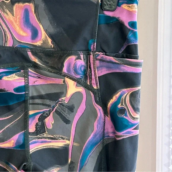 🇯🇲 Colorful Abstract Leggings - Picture 3 of 6